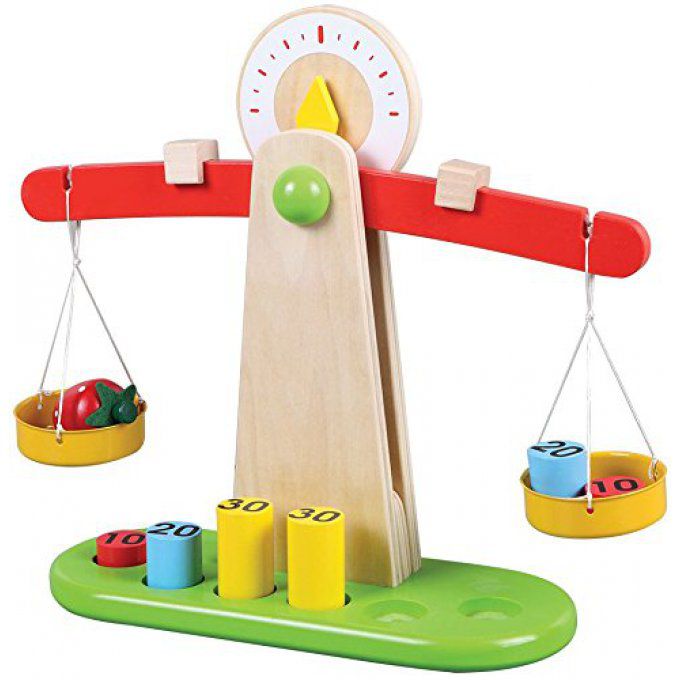 Balance en bois avec plateaux en fer