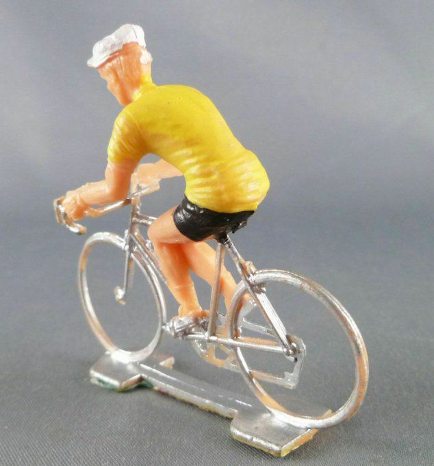 Cycliste maillot jaune
