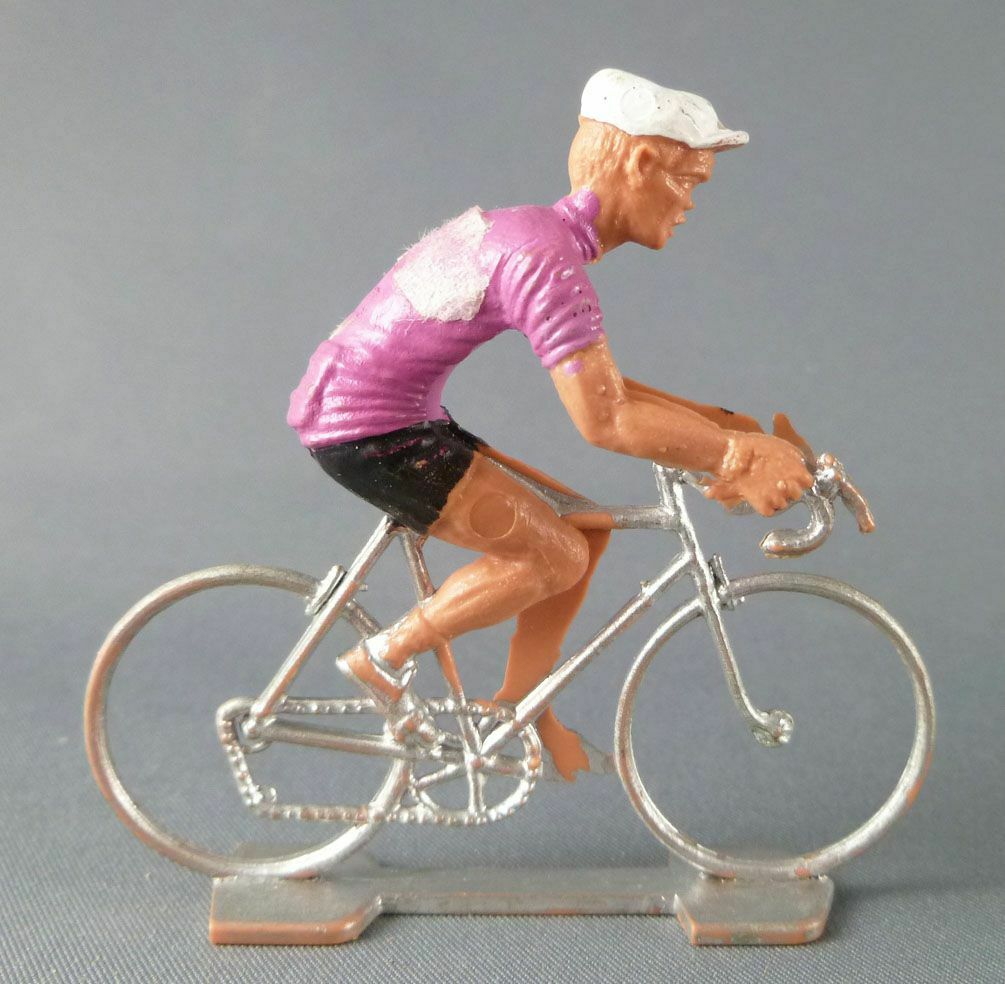 Cycliste maillot violet