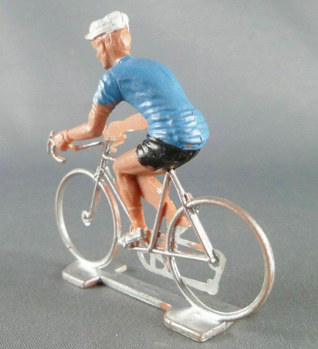Cycliste maillot bleu
